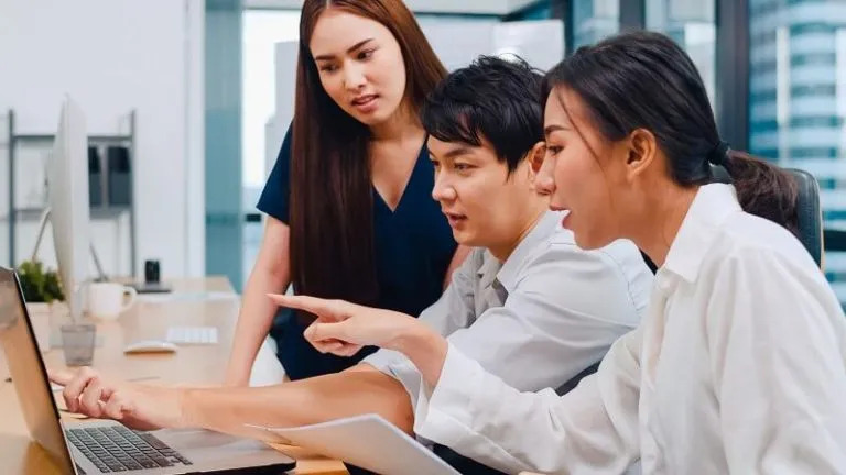 Team working together kuai sourcing